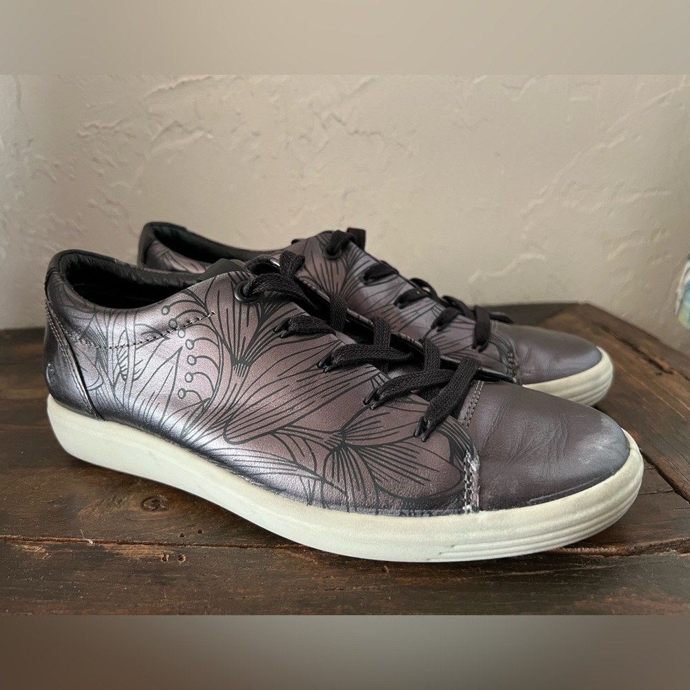 ECCO Soft 7 Dainty Sneaker - Metallic Silver Black Floral Women’s EU 38 (7-7.5)